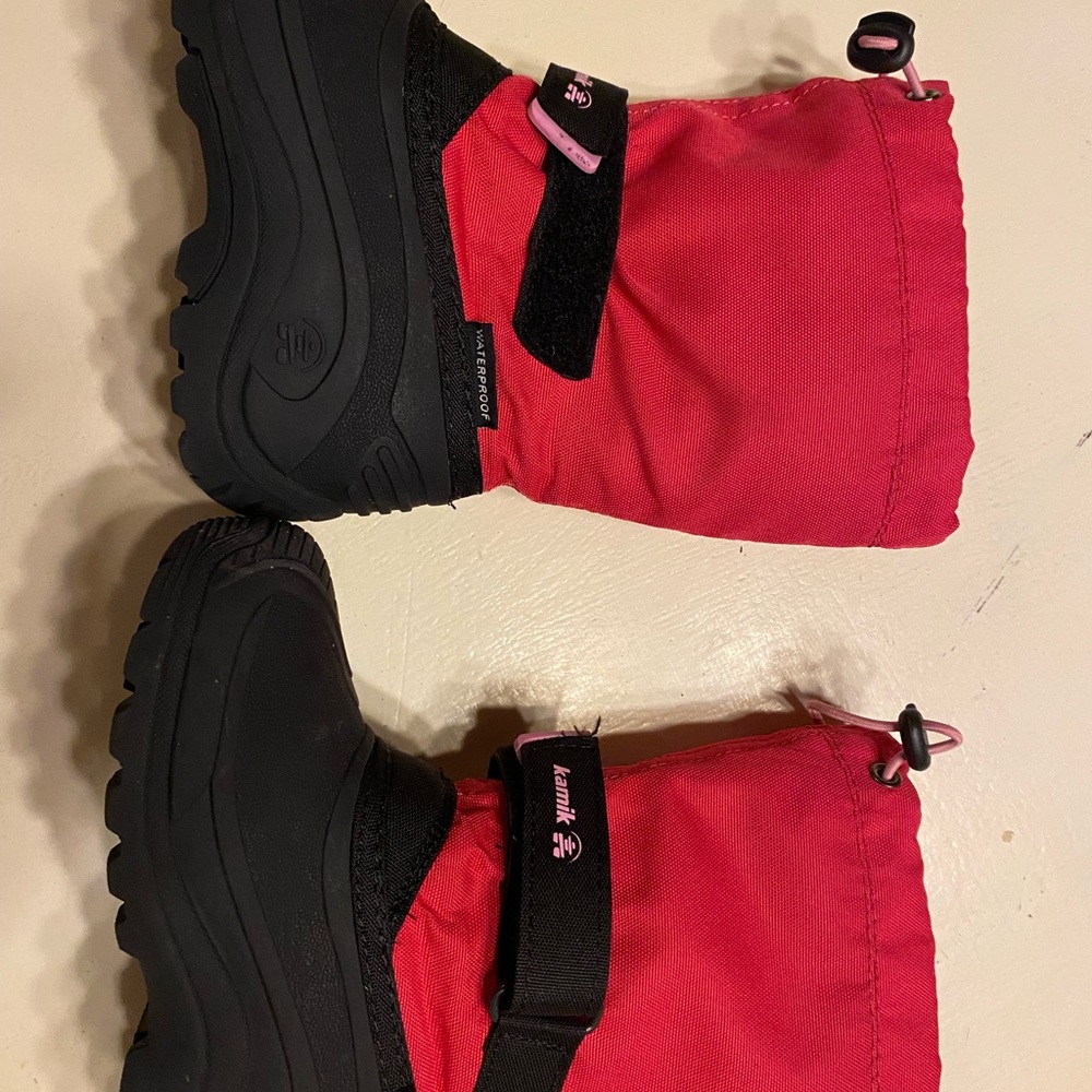 Like new! Girls Kamik snow boots
